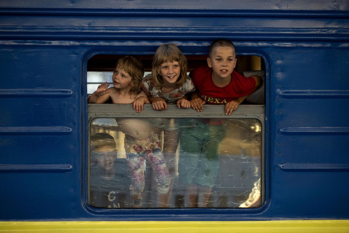 Imagen de archivo de niños evacuados en un tren en Ucrania. EFE/Orlando Barría Imagen de archivo de niños evacuados en un tren en Ucrania. EFE/Orlando Barría