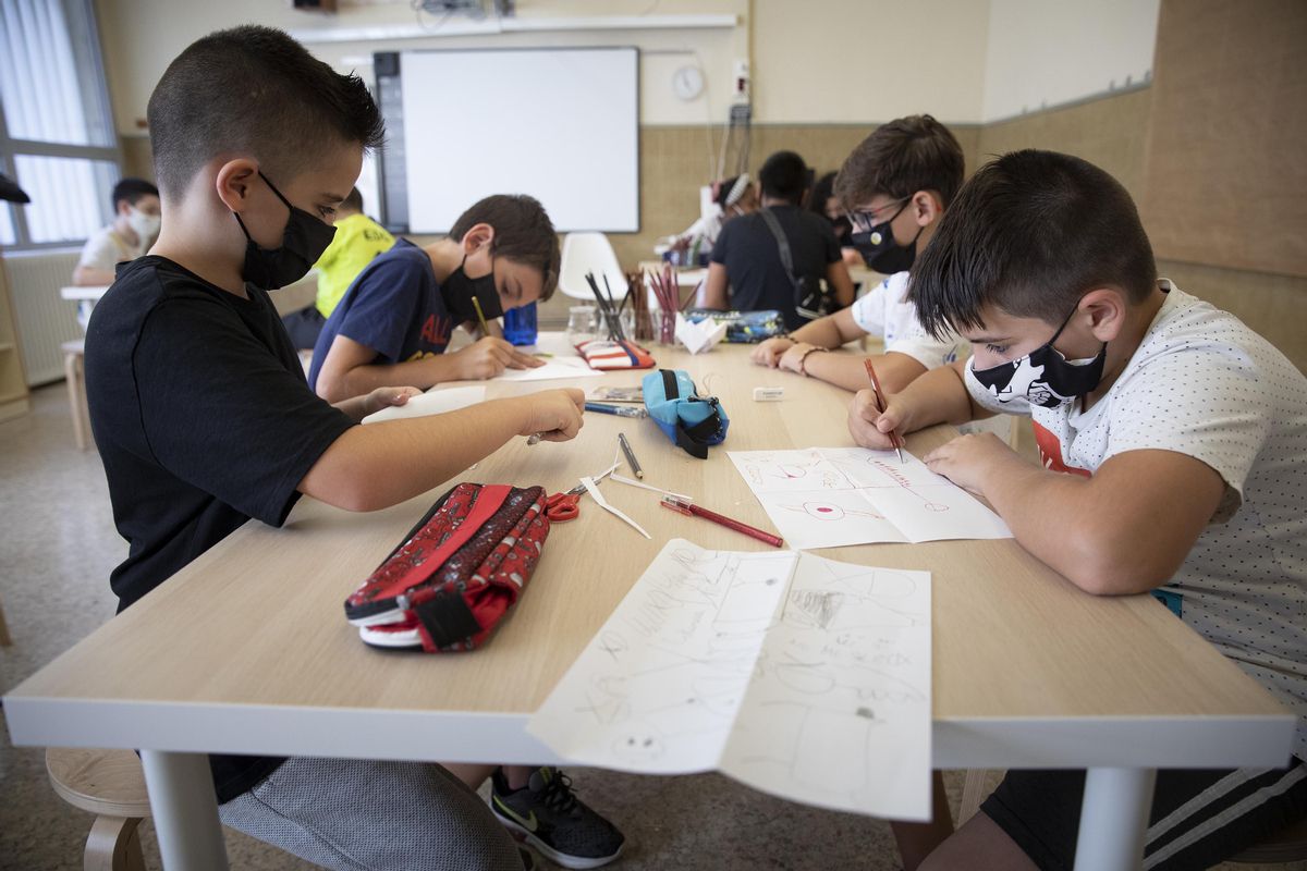 La implantación de medidas de higiene y seguridad reduce la probabilidad de contagio y hacen de los colegios un espacio seguro. La implantación de medidas de higiene y seguridad reduce la probabilidad de contagio y hacen de los colegios un espacio seguro.