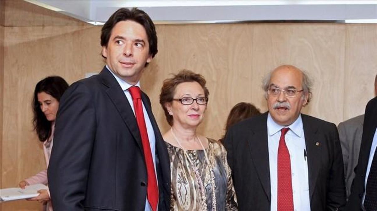 Percival Manglano, en su etapa de consejero de Hacienda de Madrid, con sus homólogos Carmen Martínez (Andalucía) y Andreu Mas-Colell (Catalunya), en el 2012. Percival Manglano, en su etapa de consejero de Hacienda de Madrid, con sus homólogos Carmen Martínez (Andalucía) y Andreu Mas-Colell (Catalunya), en el 2012.