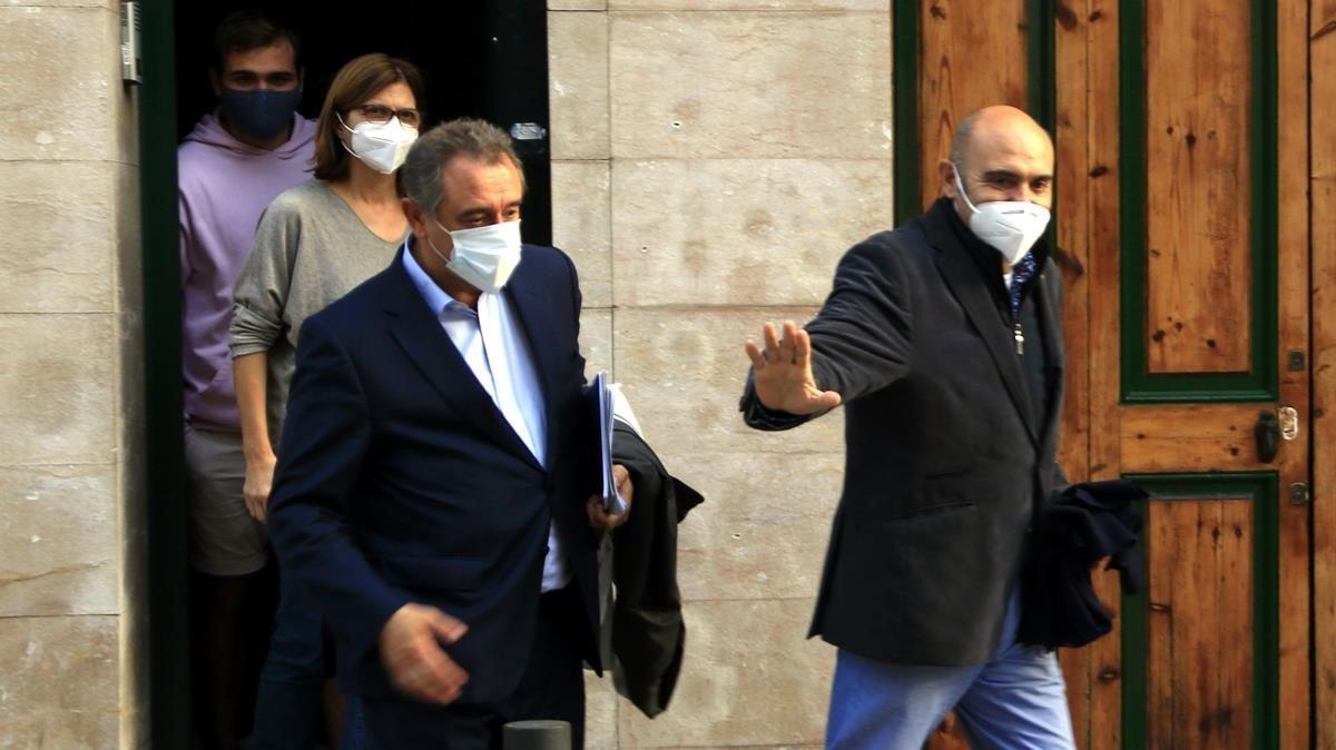 Xavier Vendrell, sale de su domicilio tras ser detenido por la Guardia Civil, el pasado 28 de octubre. Xavier Vendrell, sale de su domicilio tras ser detenido por la Guardia Civil, el pasado 28 de octubre.
