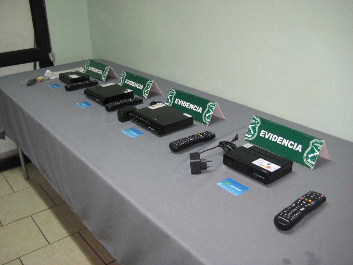 Cop a una xarxa de distribució de descodificadors pirates de televisió: sis detinguts