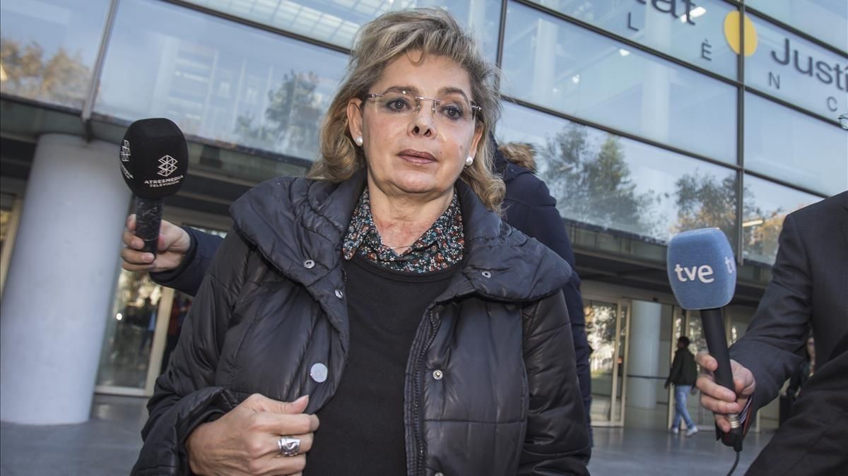 María José Alcón, este lunes, a su llegada a los juzgados de Valencia. María José Alcón, este lunes, a su llegada a los juzgados de Valencia.