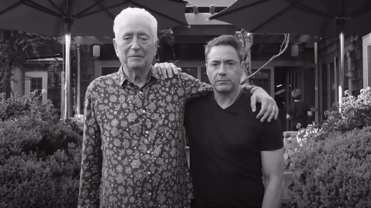 Robert Downey Sr y Jr, juntos en el documental. 