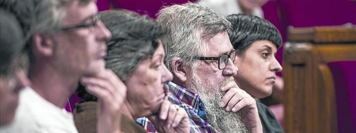 Cinco de los diputados del grupo parlamentario de la CUP, que encabeza Anna Gabriel (derecha). Cinco de los diputados del grupo parlamentario de la CUP, que encabeza Anna Gabriel (derecha).