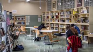 Biblioteca escolar del instituto público Menéndez y Pelayo de Barcelona. 