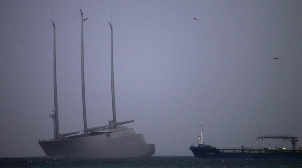  El yate a vela mas grande del mundo, el  Sailing Yatch A, retenido en Gibraltar.