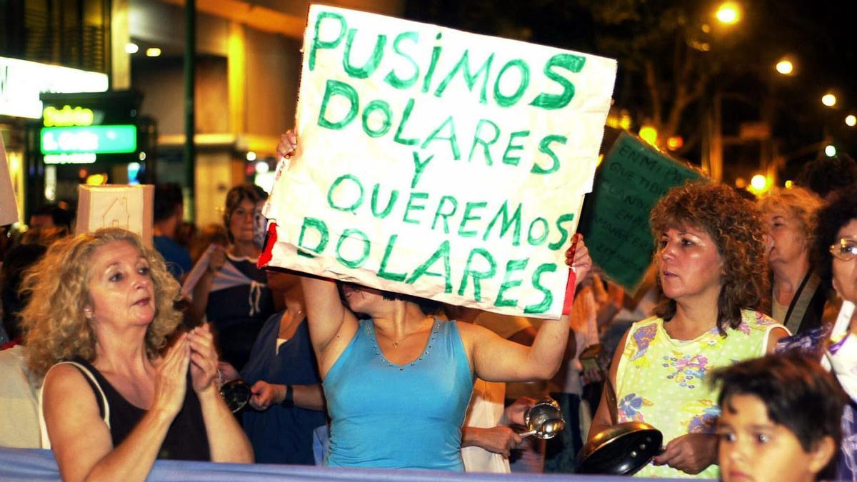 Protesta en Argentina contra el Gobierno de Eduardo Duhalde y el ’corralito’ financiero.