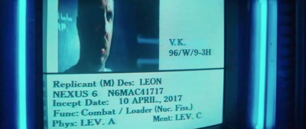 Ficha y rostro del replicante Leon Kowalski, en ’Blade Runner’, donde se ve la fecha de su creación.