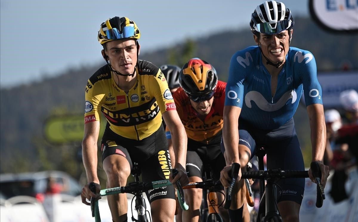 Enric Mas, a la derecha, en la cima del Grand Colombier. Enric Mas, a la derecha, en la cima del Grand Colombier.