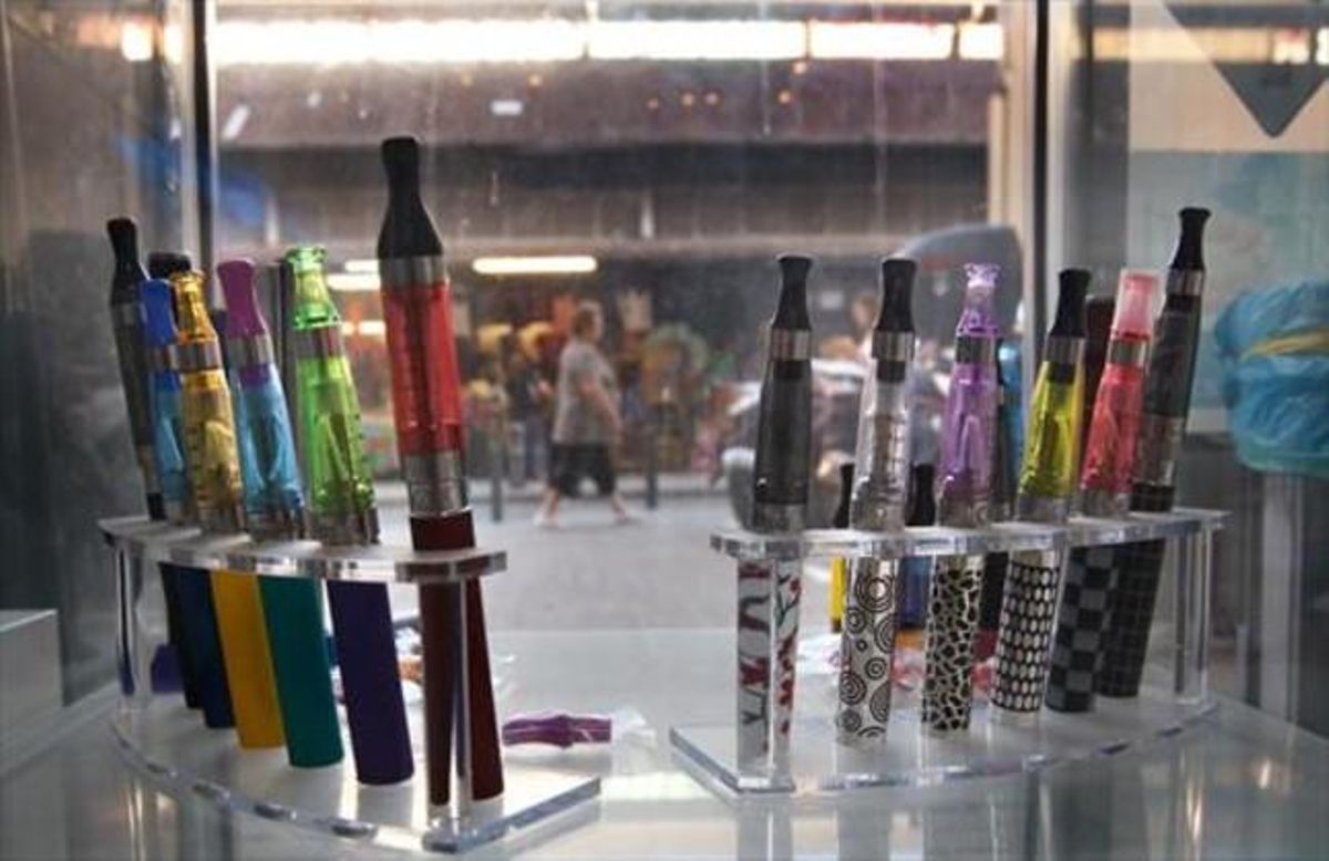 Varios tipos de cigarrillos electrónicos. Varios tipos de cigarrillos electrónicos.