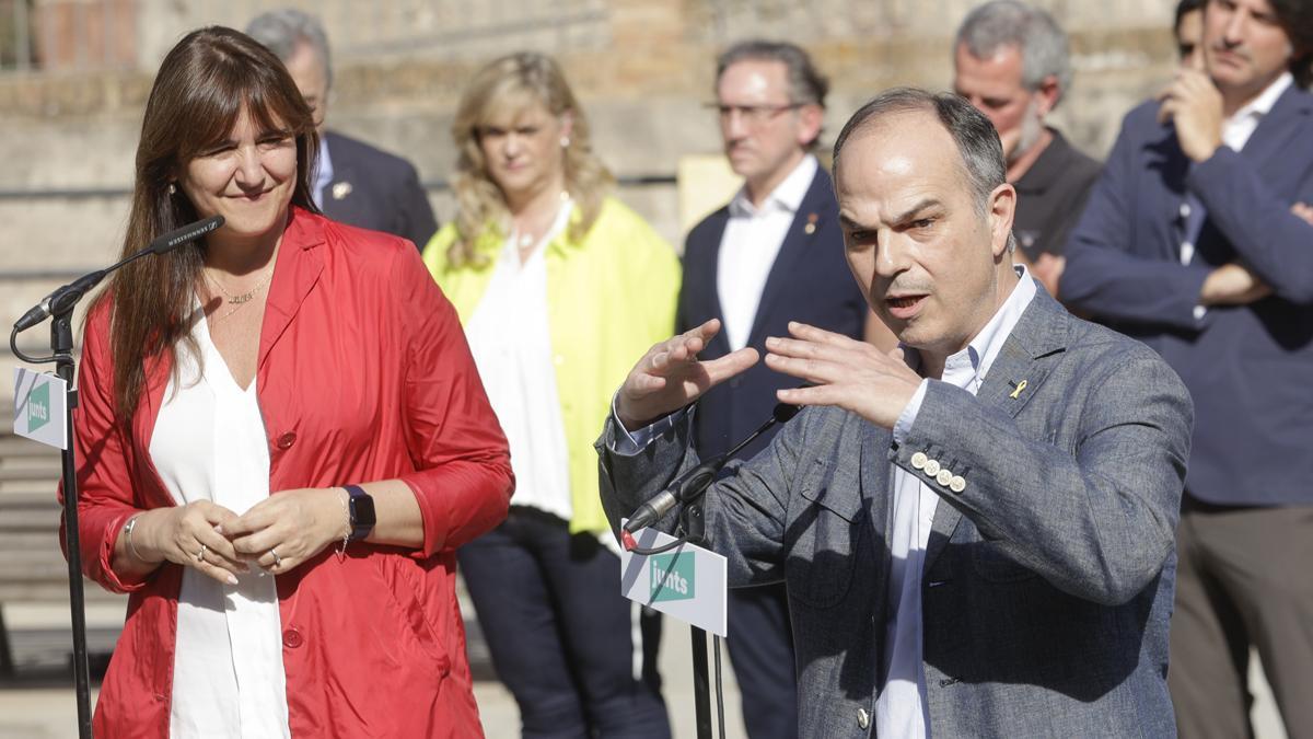 Jordi Turull dice que Carles Puigdemont seguirá siendo la referencia de Junts. En la foto, Laura Borràs y Jordi Turull.