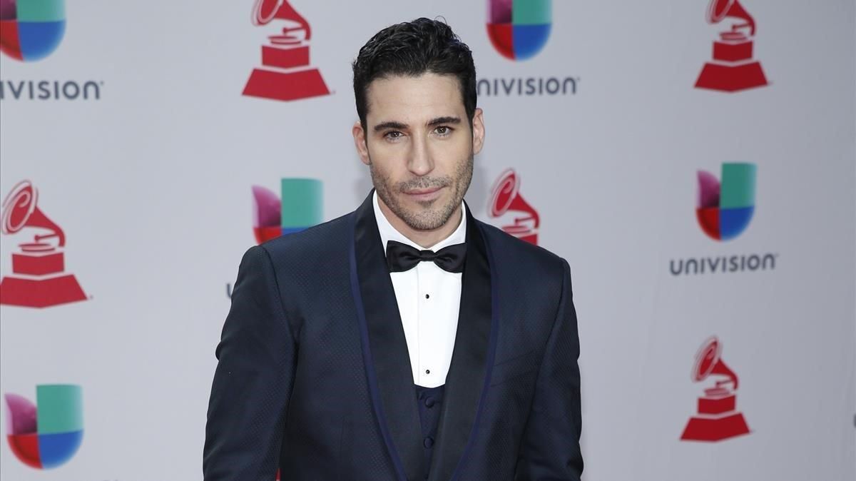 Miguel Ángel Silvestre en los Latin Gramy Awards 2017. Miguel Ángel Silvestre en los Latin Gramy Awards 2017.