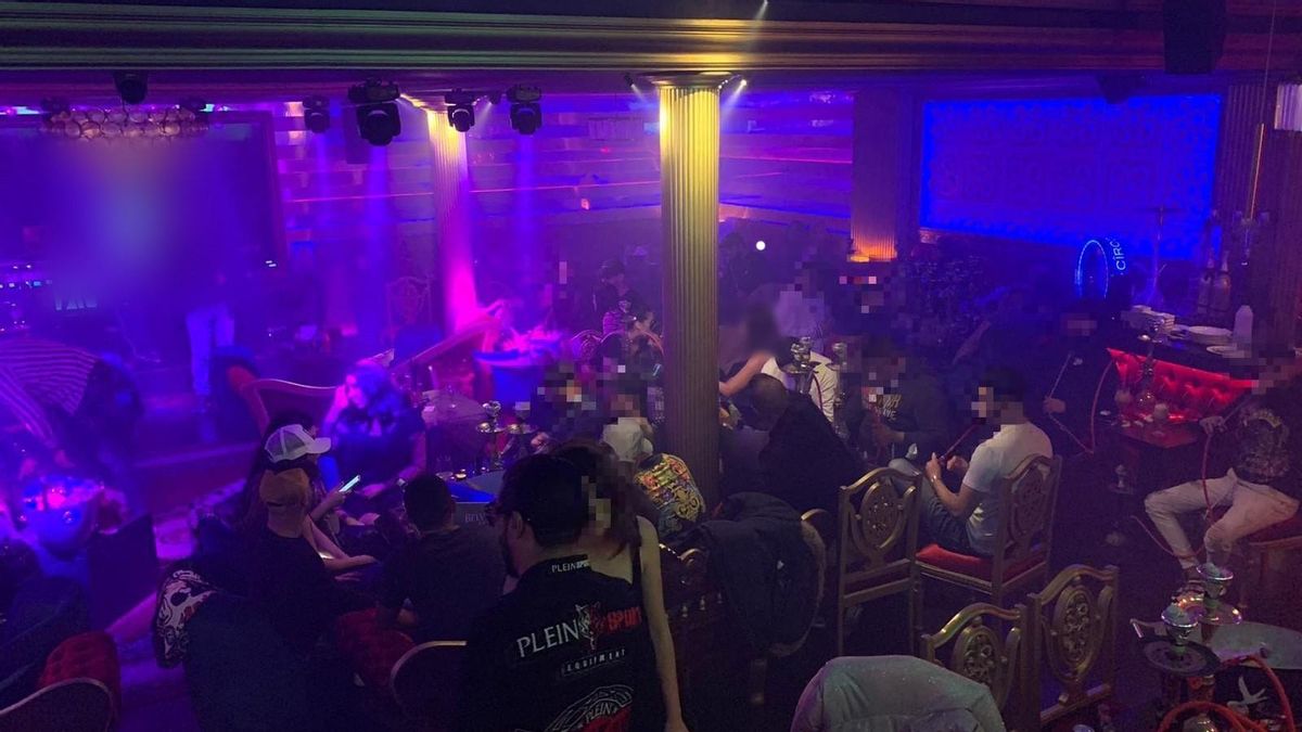 Desallotjades 135 persones en una festa en una discoteca de l’Eixample de Barcelona Desallotjades 135 persones en una festa en una discoteca de l’Eixample de Barcelona
