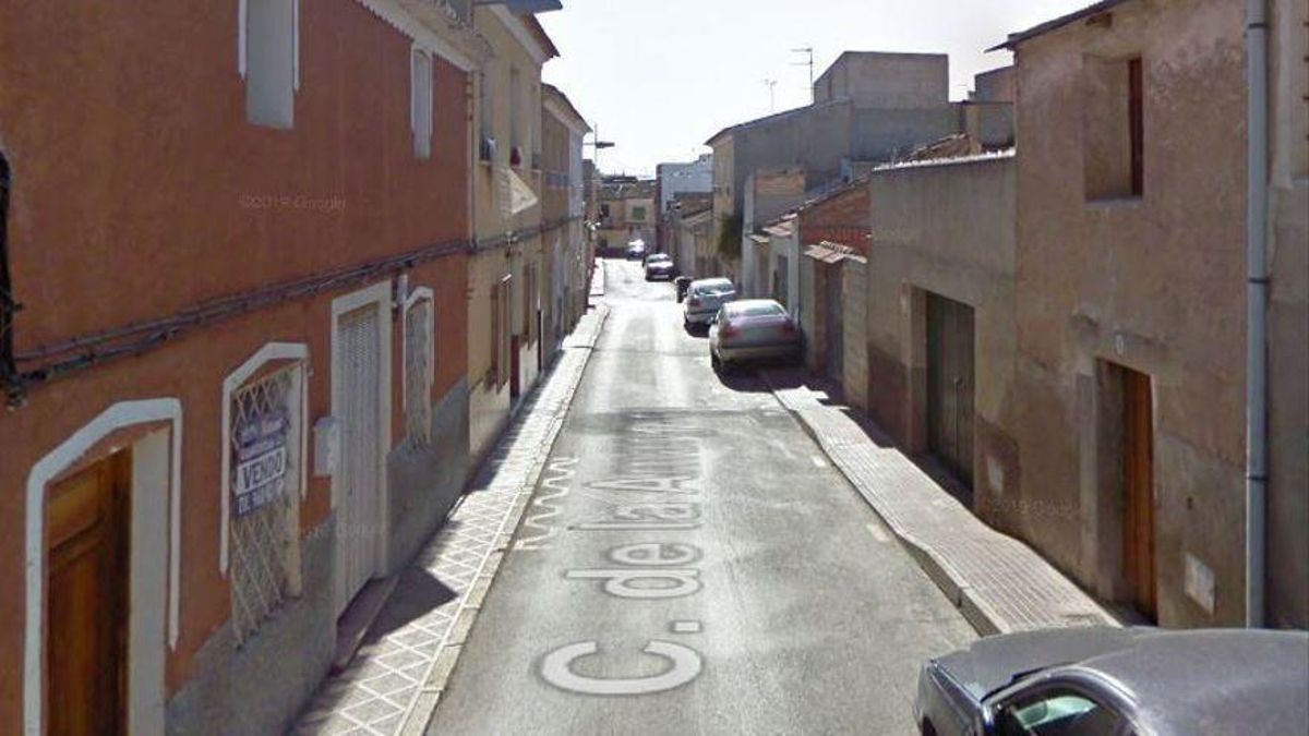 Detenida una mujer por apuñalar en el pecho a su esposo durante una pelea en su casa de Murcia Detenida una mujer por apuñalar en el pecho a su esposo durante una pelea en su casa de Murcia