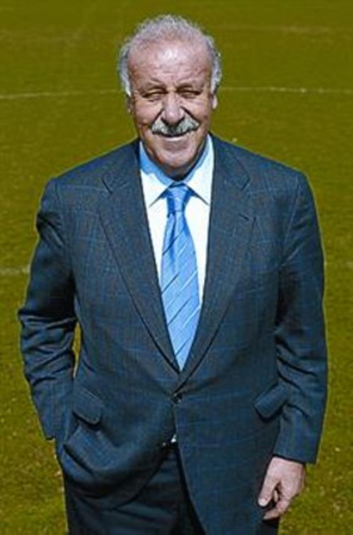 Del Bosque seguirá al frente de España hasta el 2014