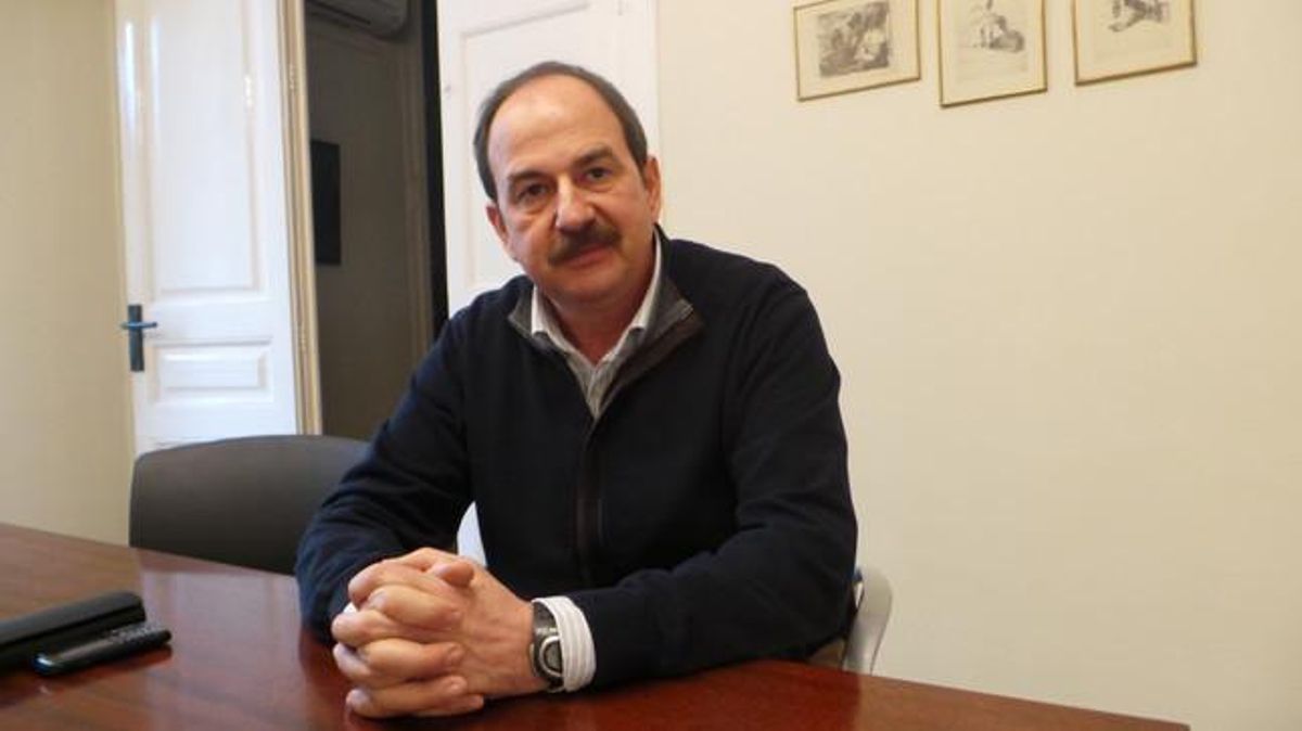 El diputado de CiU y exalcalde de Lloret, Xavier Crespo, durante una entrevista con EL PERIÓDICO, el pasado domingo. El diputado de CiU y exalcalde de Lloret, Xavier Crespo, durante una entrevista con EL PERIÓDICO, el pasado domingo.