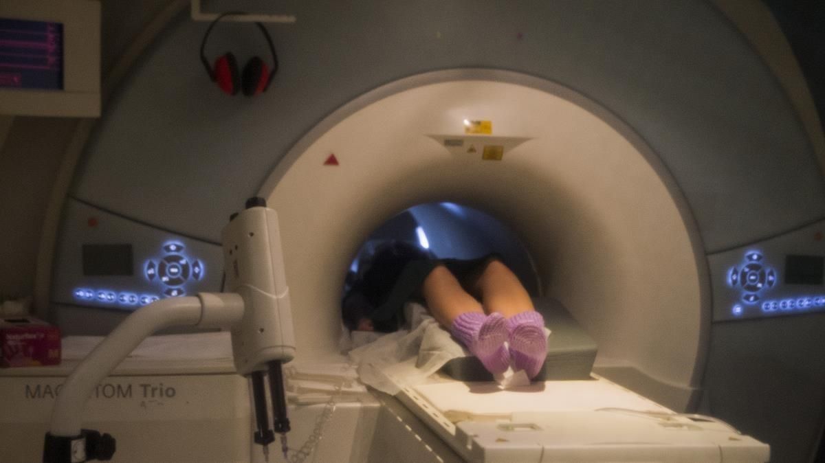 El progreso sanitario ha comportado una medicalización de la vida cotidiana que, además de beneficios, ocasiona perjuicios a causa del sobrediagnóstico. El progreso sanitario ha comportado una medicalización de la vida cotidiana que, además de beneficios, ocasiona perjuicios a causa del sobrediagnóstico.