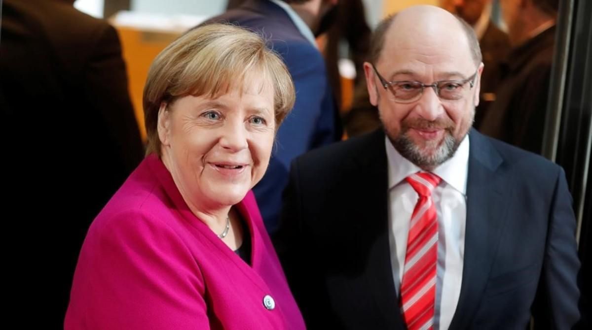 La cancillera Angela Merkel y el líder socialdemócrata Martin Schulz, antes de empezar las conversaciones para formar Gobierno, en Berlín. La cancillera Angela Merkel y el líder socialdemócrata Martin Schulz, antes de empezar las conversaciones para formar Gobierno, en Berlín.