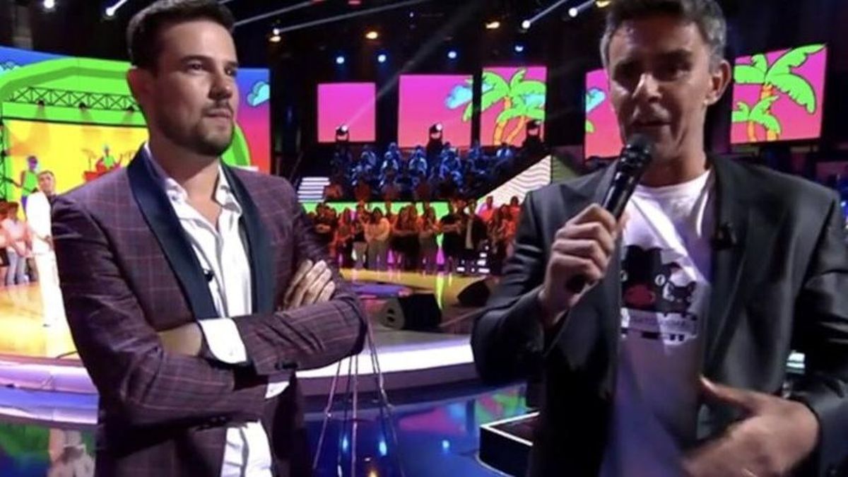 Las críticas de Terelu y Frigenti contra Raúl por su número musical en el 'Sálvame Mediafest' Las críticas de Terelu y Frigenti contra Raúl por su número musical en el 'Sálvame Mediafest'