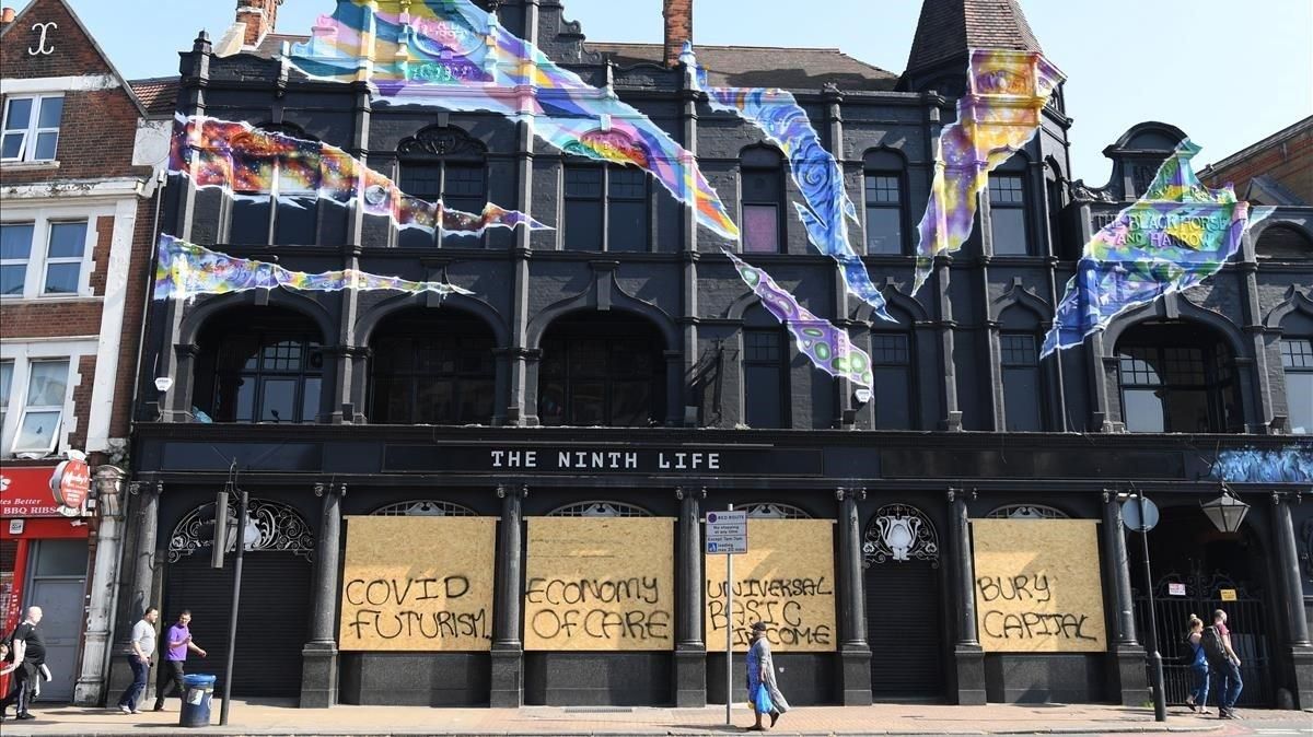 Un edificio en Londres con grafitis sobre el coronavirus. Un edificio en Londres con grafitis sobre el coronavirus.