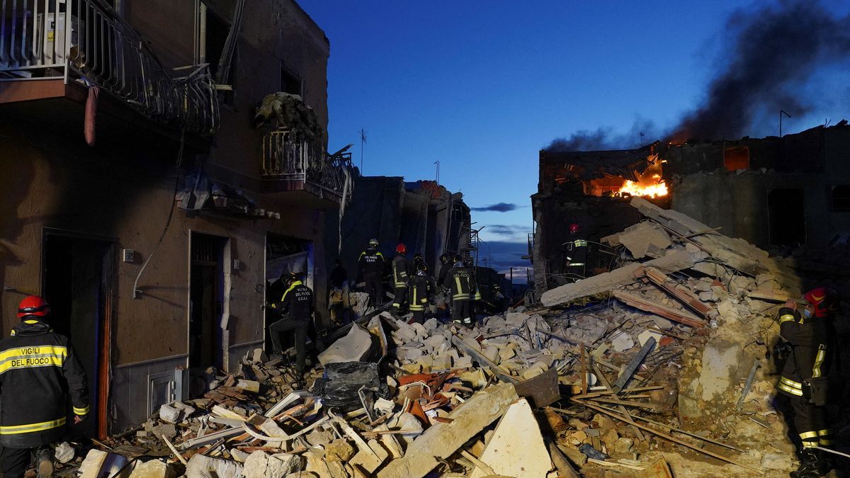 Crolla un edificio in Italia lasciando almeno una persona morta