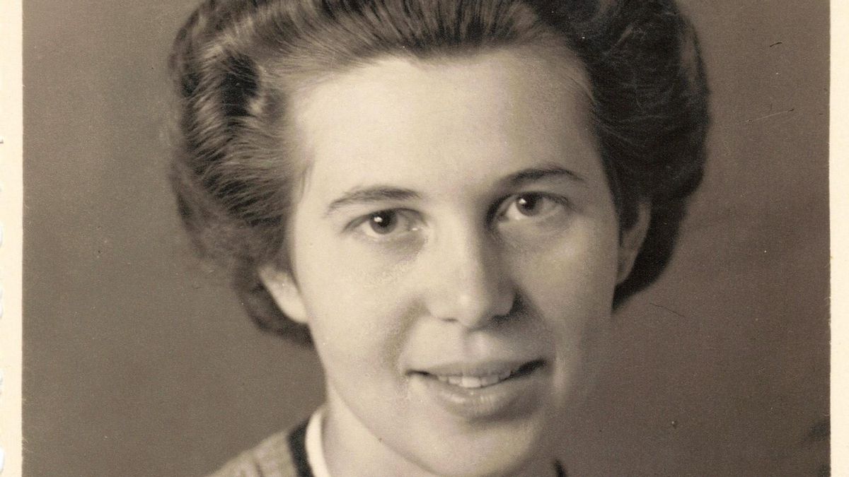Retrato sin fechar de Constanze Manziarly, la cocinera de Hitler prácticamente desconocida hasta ahora que trabajó a la fuerza para el dictador durante el último año del Tercer Reich. Retrato sin fechar de Constanze Manziarly, la cocinera de Hitler prácticamente desconocida hasta ahora que trabajó a la fuerza para el dictador durante el último año del Tercer Reich.