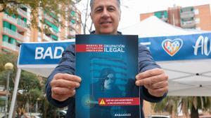 Albiol presenta a tres meses de las municipales en Badalona un provocativo manual de actuación frente a una okupación ilegal.