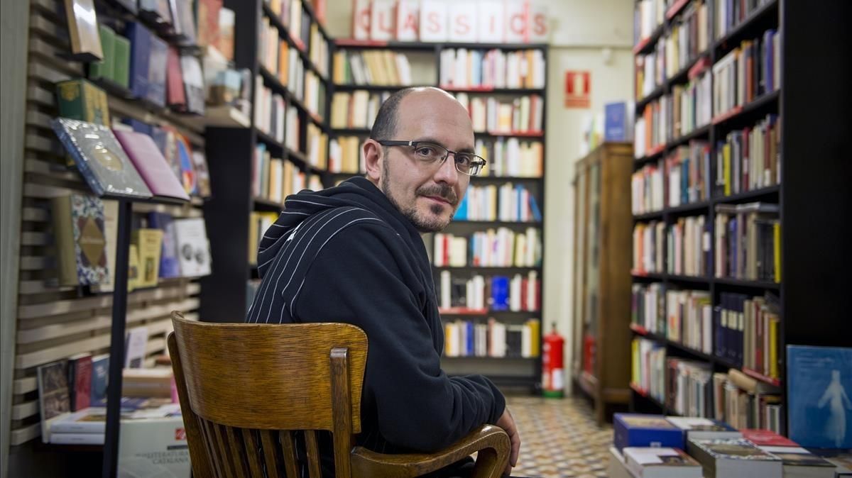Julio José Ordovás en la librería La Central. Julio José Ordovás en la librería La Central.