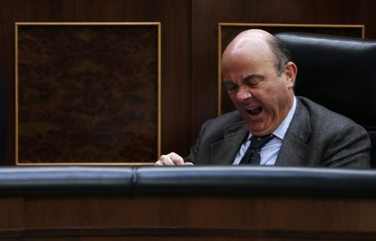 El ministro de Economía, Luis de Guindos, bosteza durante el pleno presupuestario, el pasado 20 de diciembre en el Congreso. El ministro de Economía, Luis de Guindos, bosteza durante el pleno presupuestario, el pasado 20 de diciembre en el Congreso.