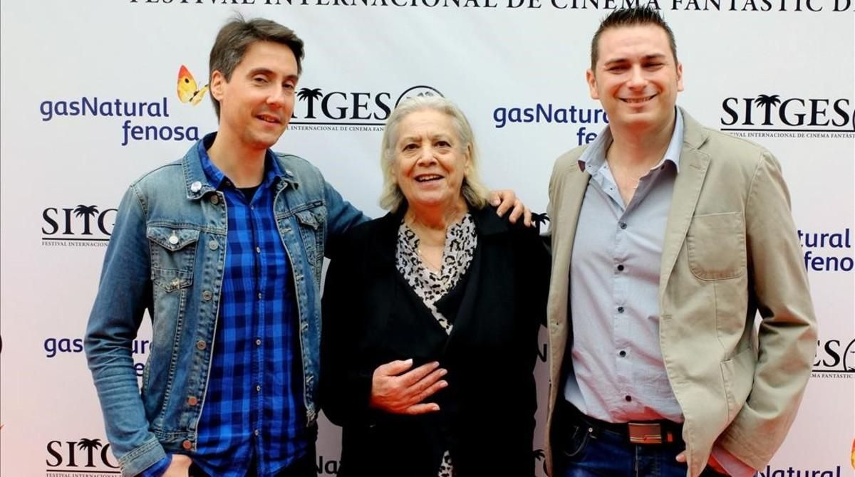 Diego López y David Pizarro, directores del documental ’Herederos de la bestia’, con Terele Pávez, en el festival de Sitges. Diego López y David Pizarro, directores del documental ’Herederos de la bestia’, con Terele Pávez, en el festival de Sitges.