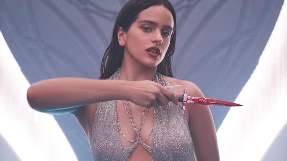 Rosalía, en una imagen del videoclip de ’La fama’