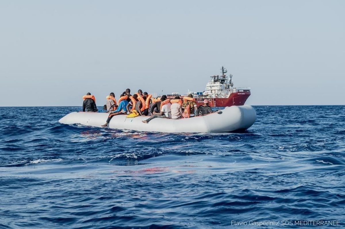 El barco ’Ocean Viking’ rescata a migrantes libios en aguas del Mediterráneo El barco ’Ocean Viking’ rescata a migrantes libios en aguas del Mediterráneo