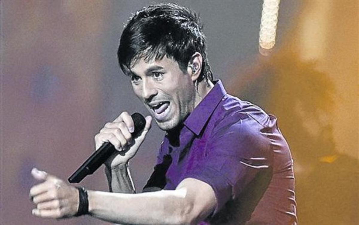 El Beso De Película De Enrique Iglesias Con Una Fan