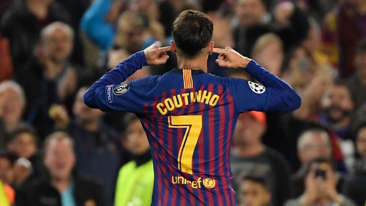 Coutinho celebra un gol en Champions y lo celebra tapándose las orejas tras los pitos de la afición