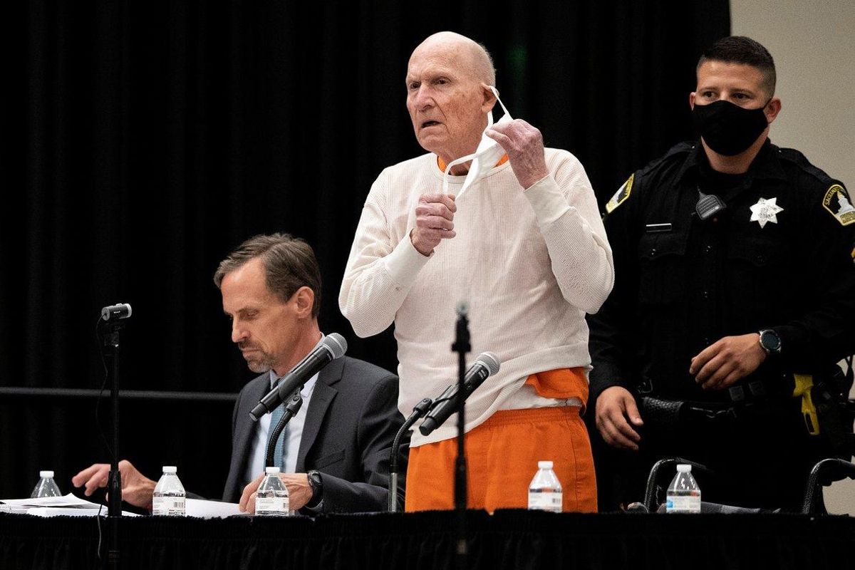 Joseph DeAngelo pide disculpas a las víctimas de sus asesinatos y violaciones, este viernes en el juicio que ha tenido lugar en Sacramento. Joseph DeAngelo pide disculpas a las víctimas de sus asesinatos y violaciones, este viernes en el juicio que ha tenido lugar en Sacramento.