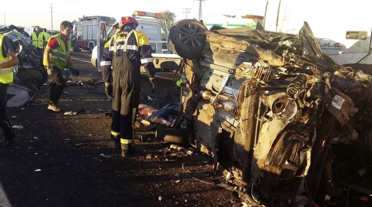 Accidente de trafico multiple ocurrido el 18 de agosto, en el que se vieron implicados 15 vehículos y tres camiones en la A-4 a su paso por Manzanares (Ciudad Real). Accidente de trafico multiple ocurrido el 18 de agosto, en el que se vieron implicados 15 vehículos y tres camiones en la A-4 a su paso por Manzanares (Ciudad Real).