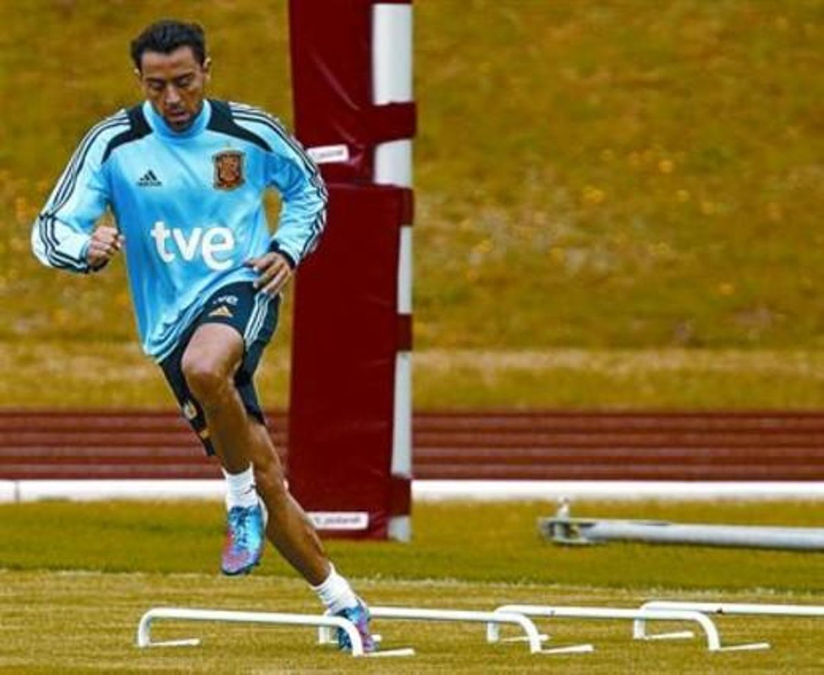 Xavi, en un entrenamiento con la selección española en Polonia. Xavi, en un entrenamiento con la selección española en Polonia.