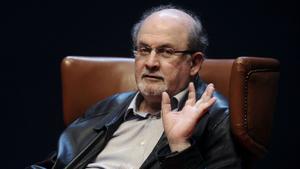 FILE PHOTO: Author Salman Rushdie gestures during a news conference before the presentation of his latest book Two Years Eight Months and Twenty-Eight Nights at the Niemeyer Center in Aviles, northern Spain, October 7, 2015. REUTERS/Eloy Alonso /File Photo