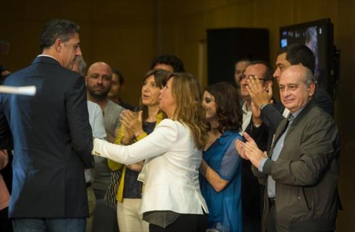 Albiol recibe el apoyo de Alicia Sánchez Camacho, en presencia de Andrea Levy, Jorge Fernández Díaz y otros miembros del partido.