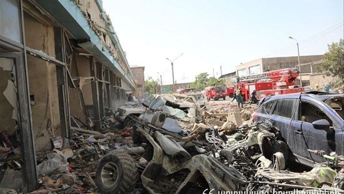 Explosión en un almacén de productos pirotécnicos en un mercado mayorista en Ereván, Armenia. Explosión en un almacén de productos pirotécnicos en un mercado mayorista en Ereván, Armenia.