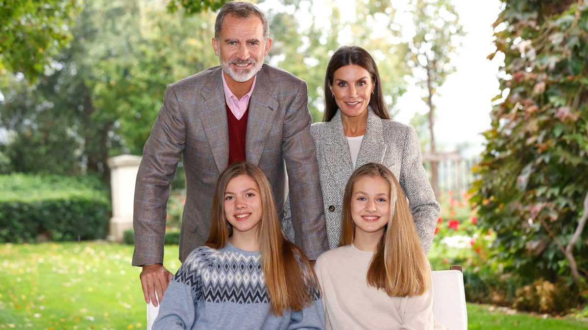 Els Reis feliciten el Nadal amb una foto al costat de les seves filles