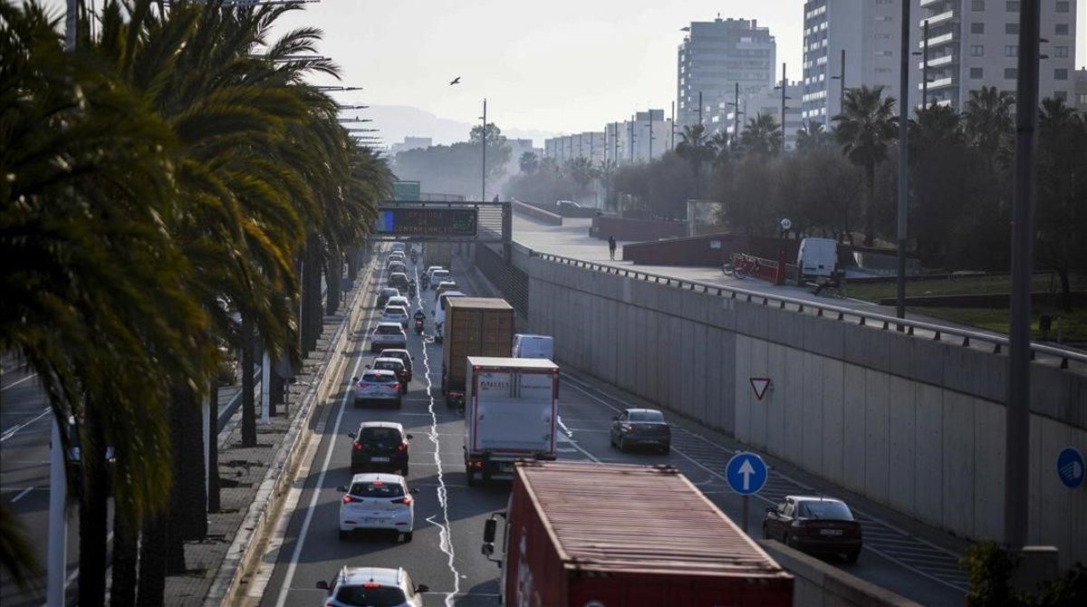 Ronda Litoral de Barcelona a su paso por la Vila Olímpica. Ronda Litoral de Barcelona a su paso por la Vila Olímpica.