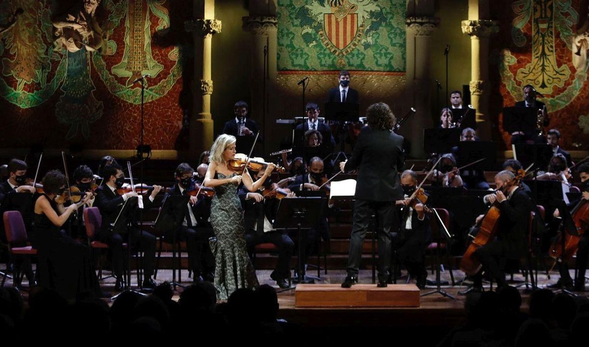 La violinista Anne-Sophie Mutter, el miércoles, en el concierto que ofreció con la Orquestra Camera Musicae en el Palau de la Música Catalana. La violinista Anne-Sophie Mutter, el miércoles, en el concierto que ofreció con la Orquestra Camera Musicae en el Palau de la Música Catalana.