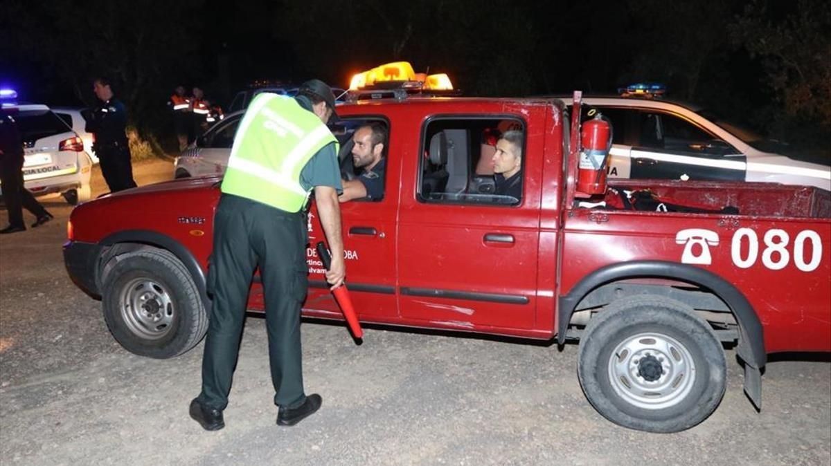 Imagen del operativo de esta noche en los Baños de Popea, Córdoba. Imagen del operativo de esta noche en los Baños de Popea, Córdoba.