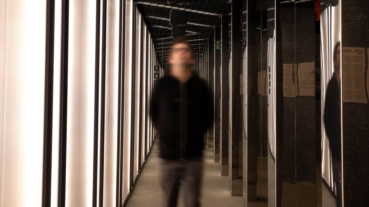 El artista sonoro Edu Comelles en la muestra ’Spectre: hacia un nuevo sonido de ciudad’ El artista sonoro Edu Comelles en la muestra ’Spectre: hacia un nuevo sonido de ciudad’