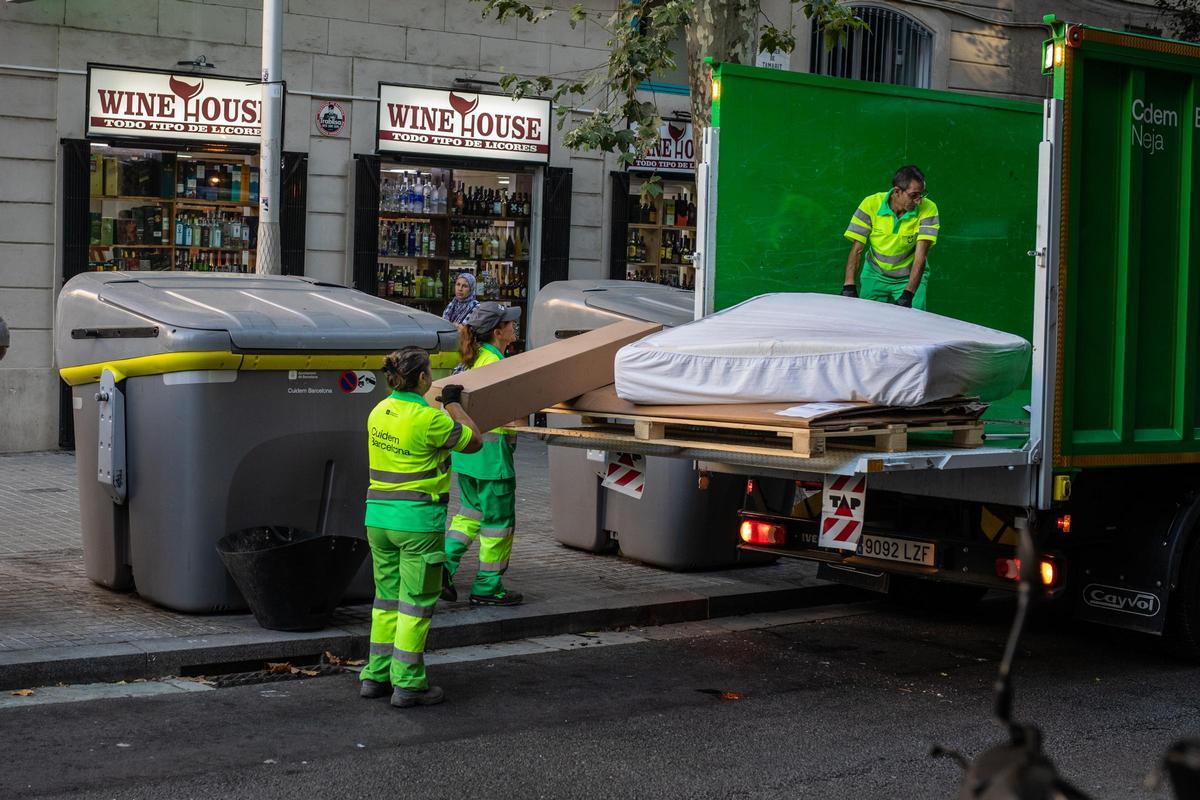 La limpieza de las calles, la segunda mayor preocupación ciudadana en Barcelona