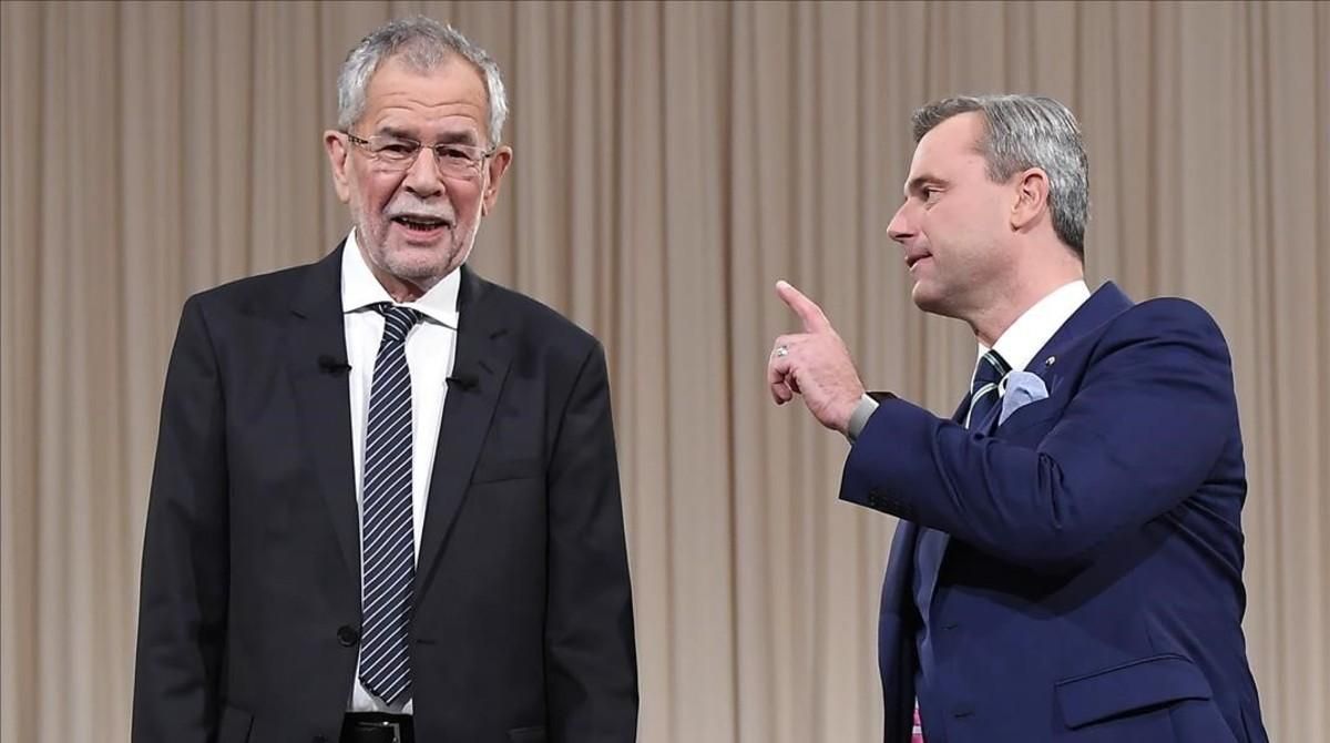 Van der Bellen y Hofer, antes de un debate televisado. Van der Bellen y Hofer, antes de un debate televisado.