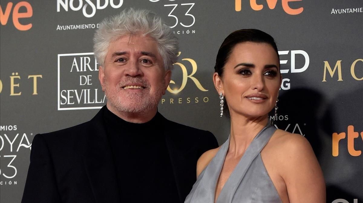 Pedro Almodóvar y Penélope Cruz, en la alfombra roja. Pedro Almodóvar y Penélope Cruz, en la alfombra roja.