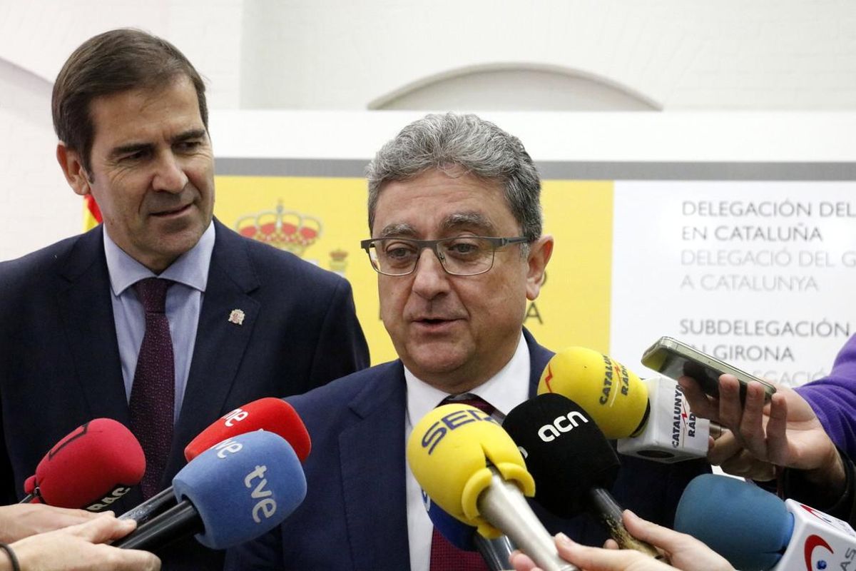 El delegado del Gobierno en Catalunya, Enric Millo, critica a Puigdemont por pensar que los votos lo han exculpado de las acusaciones que le formula Fiscalía. El delegado del Gobierno en Catalunya, Enric Millo, critica a Puigdemont por pensar que los votos lo han exculpado de las acusaciones que le formula Fiscalía.