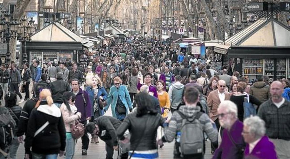 La Rambla, llena de transeúntes de todo el mundo,ayer por la tarde. La Rambla, llena de transeúntes de todo el mundo,ayer por la tarde.